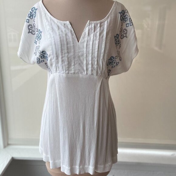 Green Dragon Tops - Green Dragon Women's White Embroidered  Short Sleeve Tunic Blouse, Size S